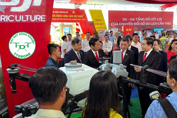 TTDRONE VINH DỰ ĐÓN CHỦ TỊCH QUỐC HỘI TRẦN THANH MẪN: ĐỒNG HÀNH CÙNG NÔNG DÂN CẦN THƠ HƯỚNG TỚI MÙA MÀNG BỘI THU 